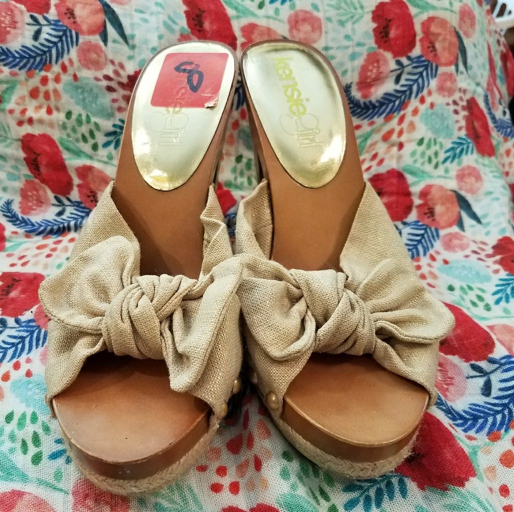 Kensie Girl wood bow heels